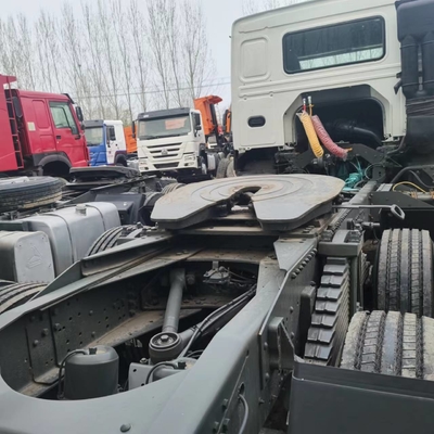 Les 10 roues résistantes occasion le camion de tracteur utilisé par Howo de Sinotruck avec le moteur de Weichai