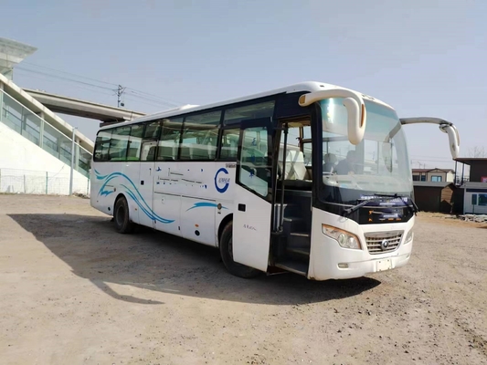 La couleur blanche de portes à deux battants de sièges du Microbus 43 d'occasion a utilisé le moteur de l'autobus ZK6102D Yuchai de Yutong