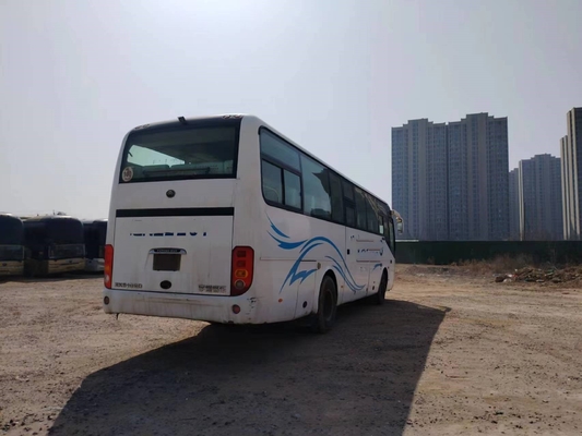 La couleur blanche de portes à deux battants de sièges du Microbus 43 d'occasion a utilisé le moteur de l'autobus ZK6102D Yuchai de Yutong