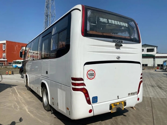 Les autobus de luxe utilisés 32 sièges occasion à un plus haut moteur de Bus KLQ6796 Yuchai d'entraîneur la couleur blanche