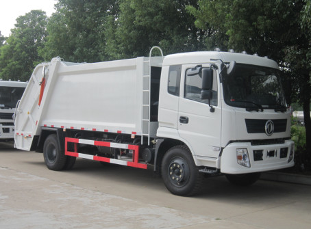Camions diesel utilisés 8 mètres du ³ 10m de chargement de capacité de Dongfeng de compacteur long RHD d'ordures