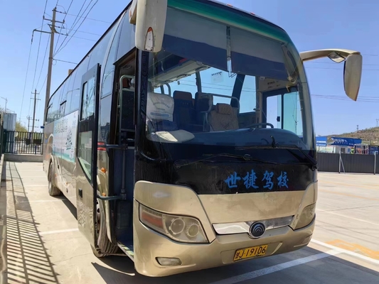 Les portes à deux battants de sièges de l'autobus 47 d'occasion scellant la couleur d'or de climatiseur de fenêtre ont utilisé l'autobus ZK6107 de Yutong