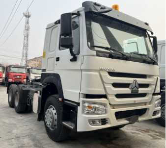 Le modèle blanc utilisé Weichai Engine 430hp 12 d'entraînement de la couleur 6×4 de camions diesel embraye le tracteur standard de Howo de cabine