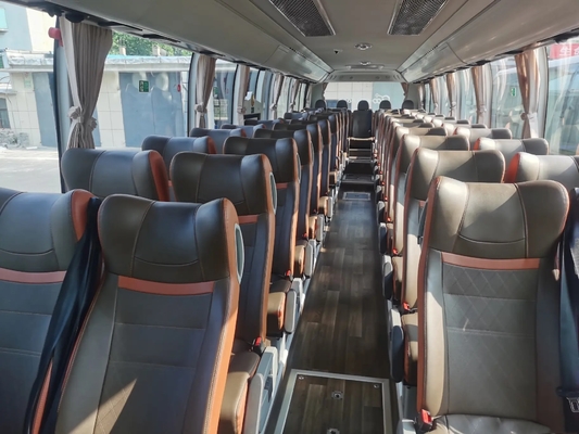 Les autobus de luxe utilisés 50 pose occasion Youngtong ZK6117 de distributeur de l'eau de Champagne Color Middle Passenger Door