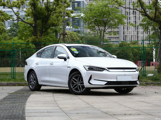 Nouveaux véhicules à consommation d'énergie BYD Qin Plus EV Modèle 510 km hybride rechargeable