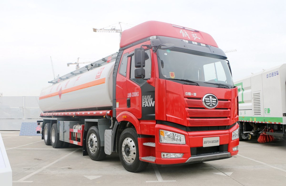 Camions pétroliers d'occasion FAW J6P Grand camion-citerne Camion-carburant de 11,5 mètres de long 24 LHD/RHD