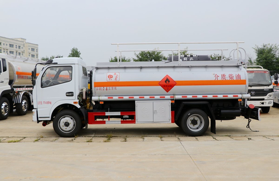 Petit pétrolier 7.6 cube 4 * 2 mode de conduite Dongfeng Nouveau camion à cabine unique printemps de feuille