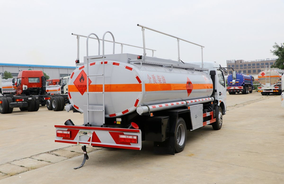 Petit pétrolier 7.6 cube 4 * 2 mode de conduite Dongfeng Nouveau camion à cabine unique printemps de feuille