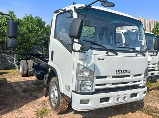 Camion de marchandises en rangée unique Isuzu 10 tonnes 4×2 Camion de camions 5,5 mètres de long Box Euro 4 Cabine plate