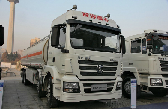 8x4 pétrolier camion-citerne Shacman 12 roues Euro 4 Émission 30m3 Capacité Weichai 290 ch