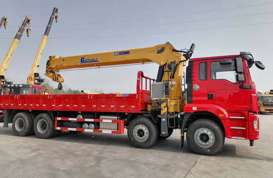 20 tonnes de camion monté grue Shacman 8×4 Lit plat boîte 5 section bras 23,7 mètres de long