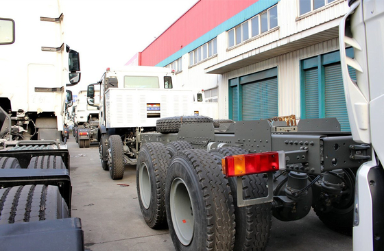 Camion à bascule Sino Howo Chassis à bascule 8×4 Cabine simple 2 sièges GNL 290 ch 9,2 mètres de longueur