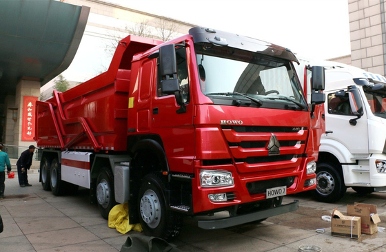 Camion à décharge de déchargeuse 8×4 mode de conduite 12 pneus transport composite HW76 cabine toit plat