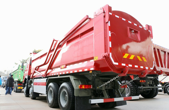 Camion à décharge de déchargeuse 8×4 mode de conduite 12 pneus transport composite HW76 cabine toit plat