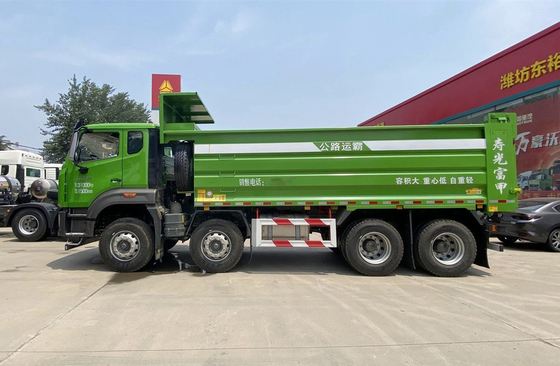 Howo 8x4 camion de décharge 340 chevaux transport de déchets de construction urbaine 12 roues printemps à feuilles