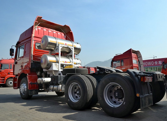 Shacman Truck Head 6*4 Drive Mode Cheval Tracteur GNL Grand pétrolier à gaz 380 chevaux Transports de charbon
