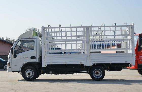 Petits camions de marchandises SAIC camion léger boîte de clôture 4 mètres moteur diesel à axe unique 95 ch