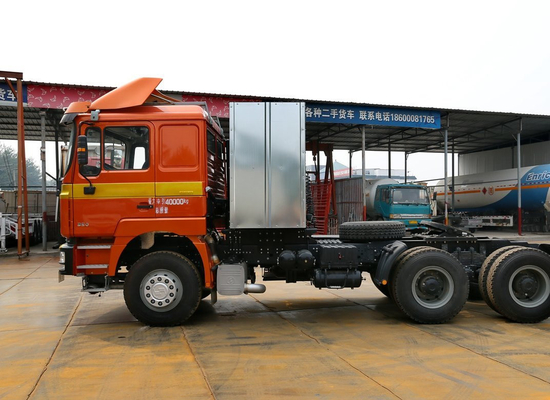Tête de tracteur de camion Shacman Cheval de transport de gaz 6*4 avec 3 essieux Weichai 350hp LNG manuel