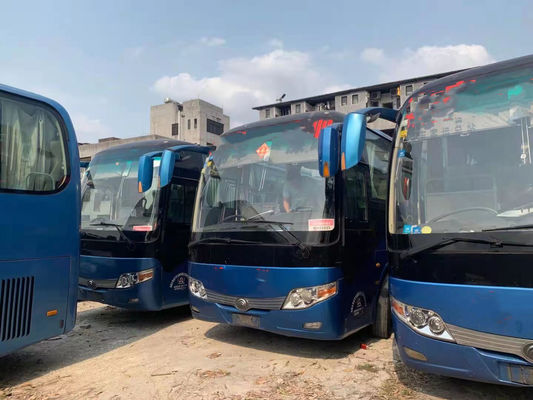 L'autobus utilisé ZK6107 de Yutong a employé des portes à deux battants de sièges de l'autobus 41 de passager utilisées kilomètre de Bus Steel Chiassis d'entraîneur bas