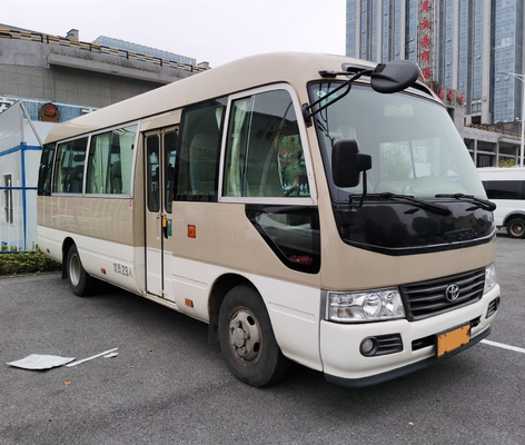 Autobus kaki de Seater du moteur 23 de Hino d'autobus de caboteur d'occasion de LHD avec le système de luxe d'a/c