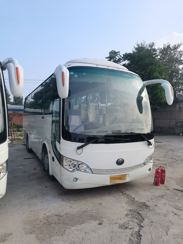 39 autobus de Yutong utilisé de sièges par ZK6908 pour le transport orientant les moteurs diesel de LHD