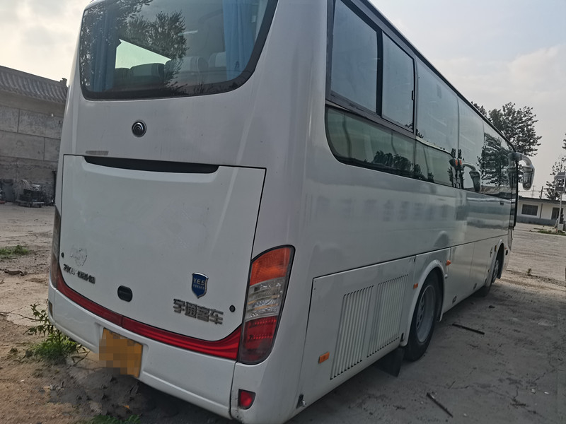 39 autobus de Yutong utilisé de sièges par ZK6908 pour le transport orientant les moteurs diesel de LHD