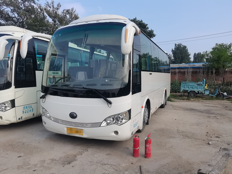 39 autobus de Yutong utilisé de sièges par ZK6908 pour le transport orientant les moteurs diesel de LHD