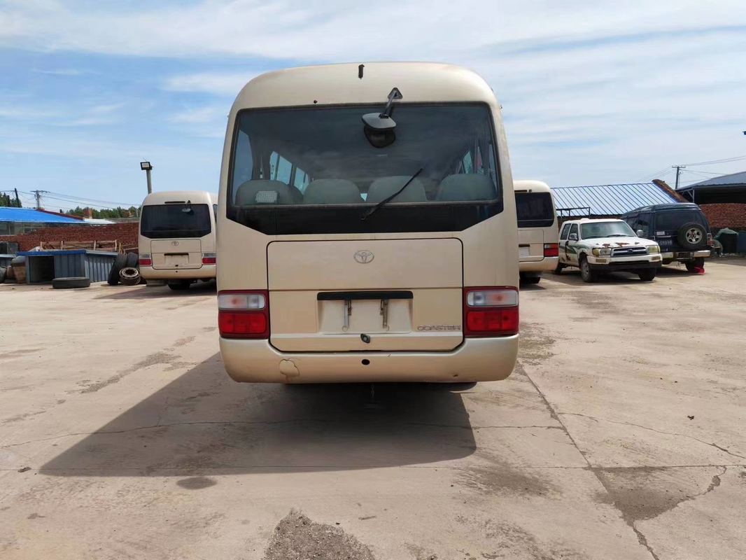 2017 autobus de caboteur de Toyota utilisé de l'an 29 par sièges avec le moteur 1Hz diesel avec la porte de pliage