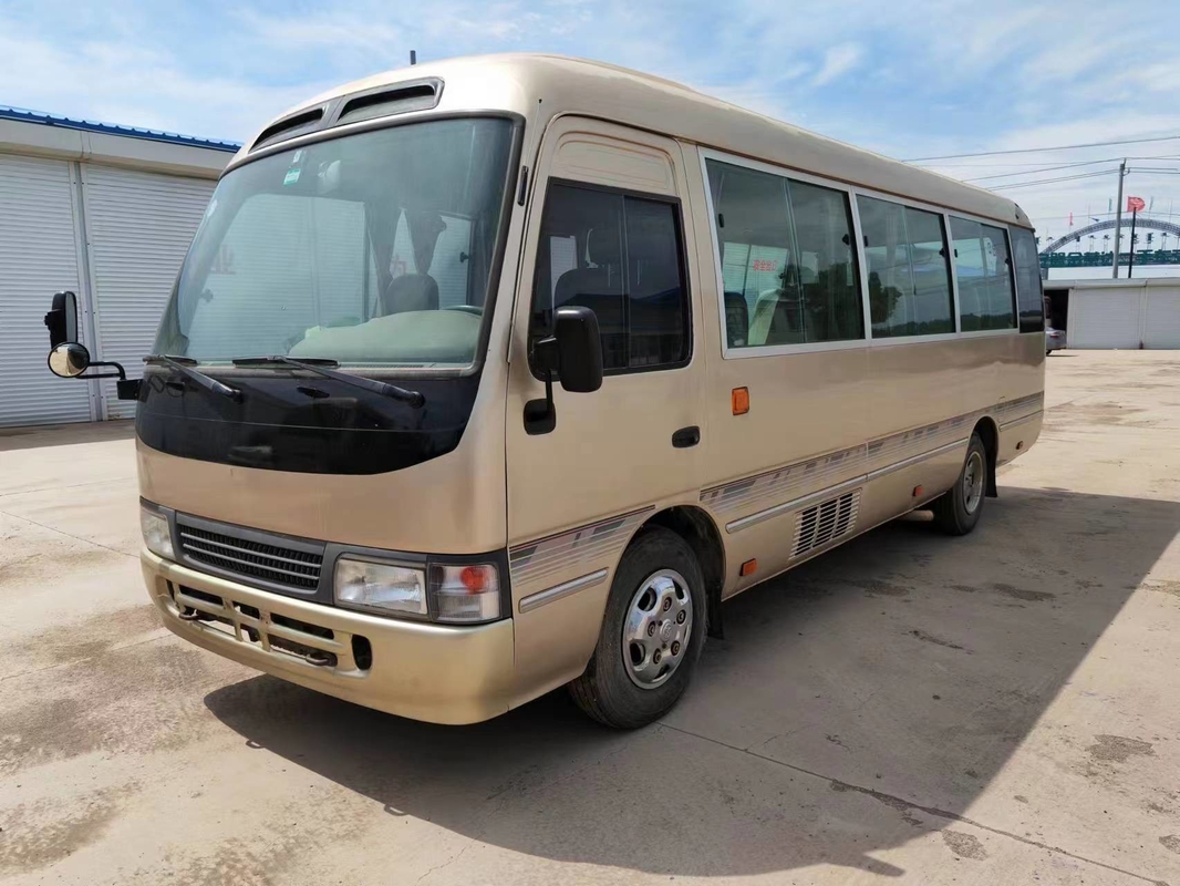 2017 autobus de caboteur de Toyota utilisé de l'an 29 par sièges avec le moteur 1Hz diesel avec la porte de pliage