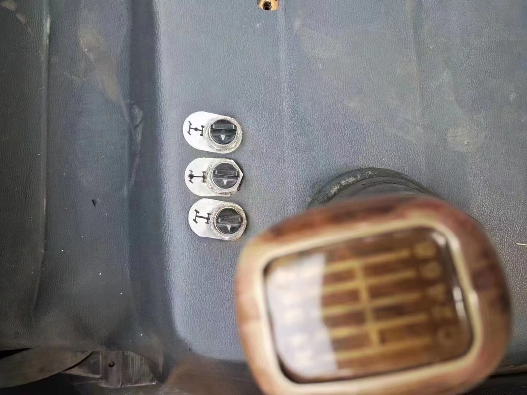 15 mètres cubes de LHD eau arroseuse de l'eau du lecteur 4X4 Off Road du camion 290hp d'arroseuse de réservoir la pleine