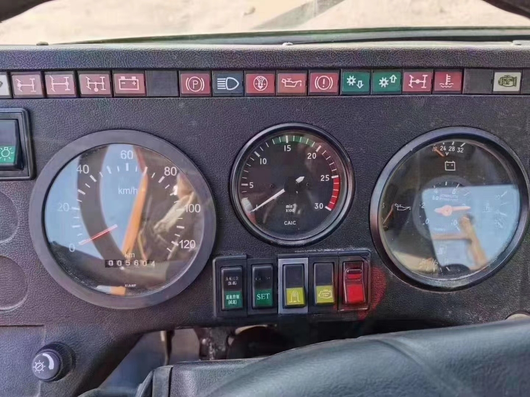 15 mètres cubes de LHD eau arroseuse de l'eau du lecteur 4X4 Off Road du camion 290hp d'arroseuse de réservoir la pleine