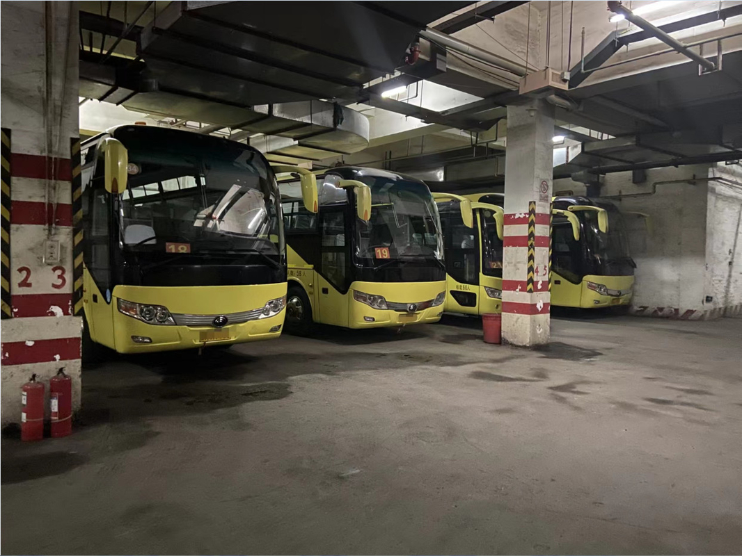 RHD/LHD Yutong utilisé disponible transporte 3+2 le car diesel des sièges YUTONG de disposition de Seat 60