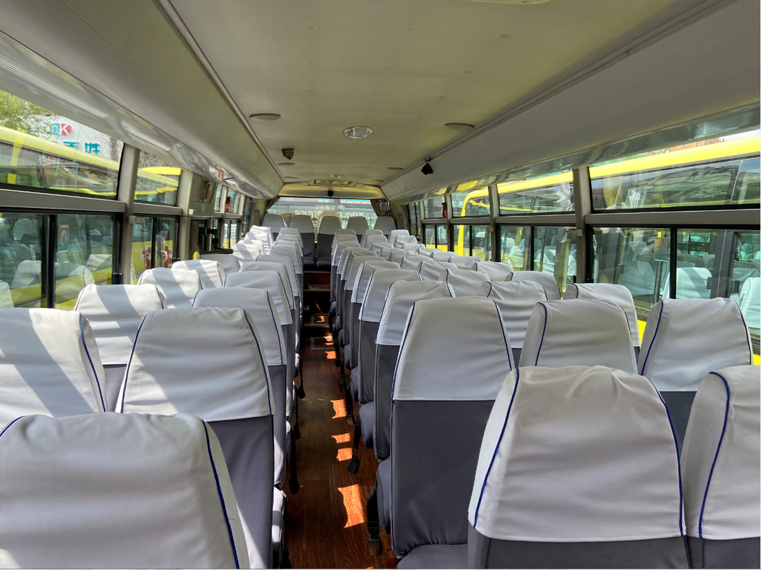 RHD/LHD Yutong utilisé disponible transporte 3+2 le car diesel des sièges YUTONG de disposition de Seat 60