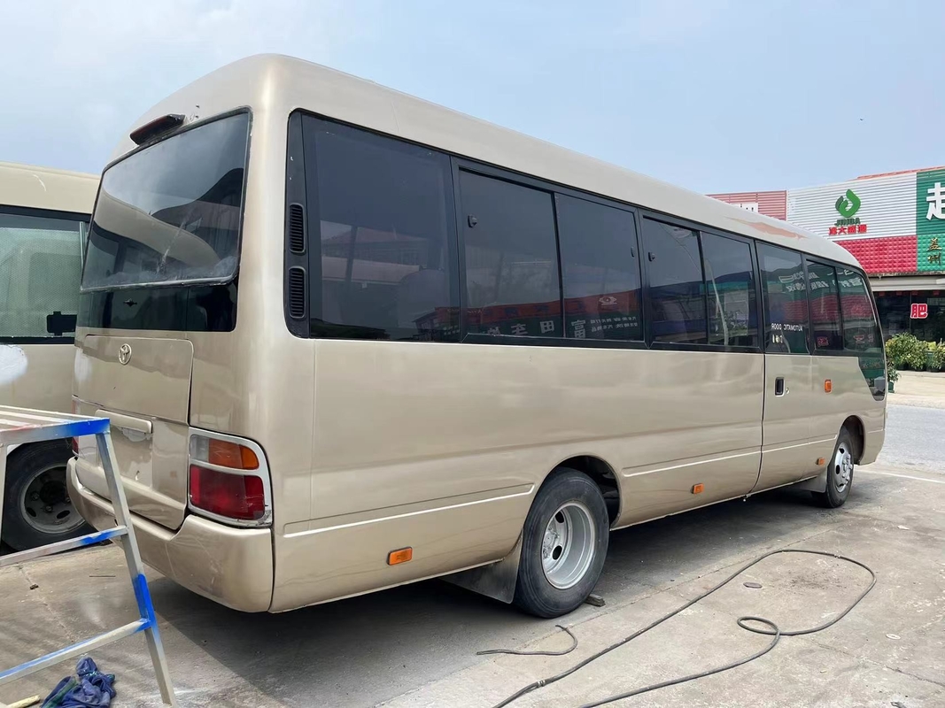 2013 autobus de caboteur de Toyota utilisé de l'an 23 par sièges avec la nouvelle peinture du moteur diesel 1Hz