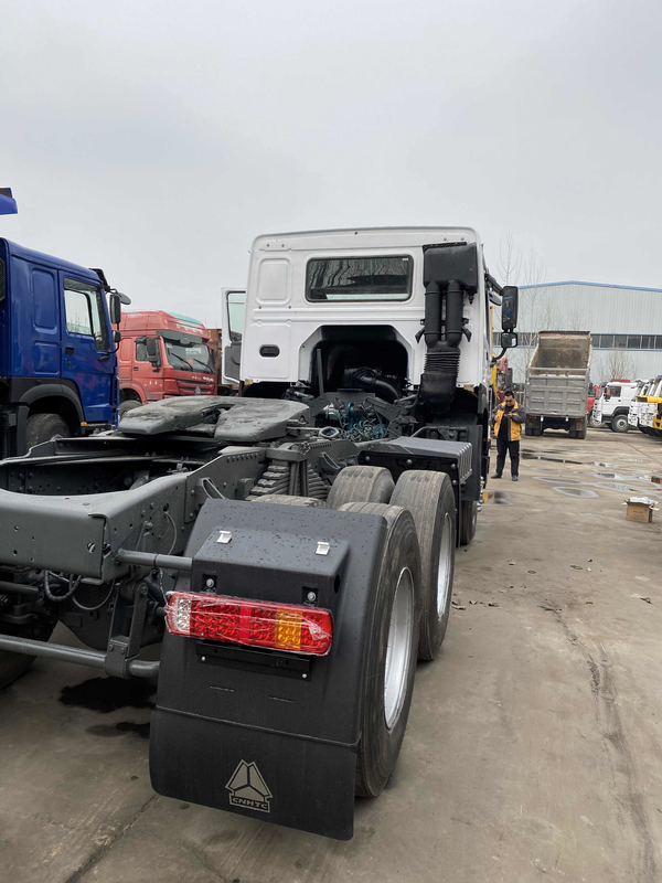 Sinotruck résistant Howo a utilisé le camion de tracteur avec peinture du moteur 371HP de Weichai la nouvelle