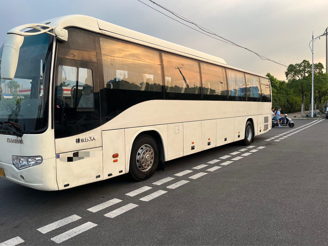 Une marque plus élevée de suspension d'air a utilisé le moteur diesel KLQ6129 des portes à deux battants Wp.7 de Bus 53 Seater d'entraîneur