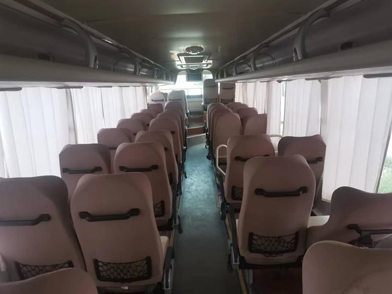 Autobus de Yutong utilisés par Zk6118 de sièges de 2013 ans 47 avec la porte à deux battants de climatiseur aucun accident