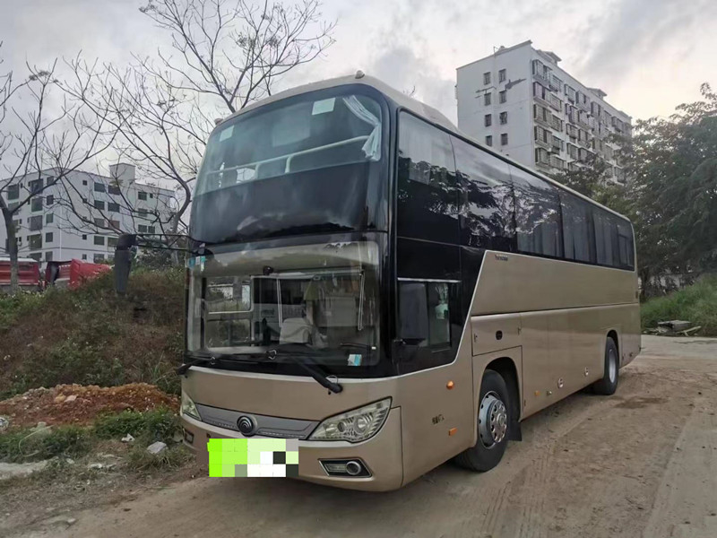 Autobus de Yutong utilisés par Zk6118 de sièges de 2013 ans 47 avec la porte à deux battants de climatiseur aucun accident
