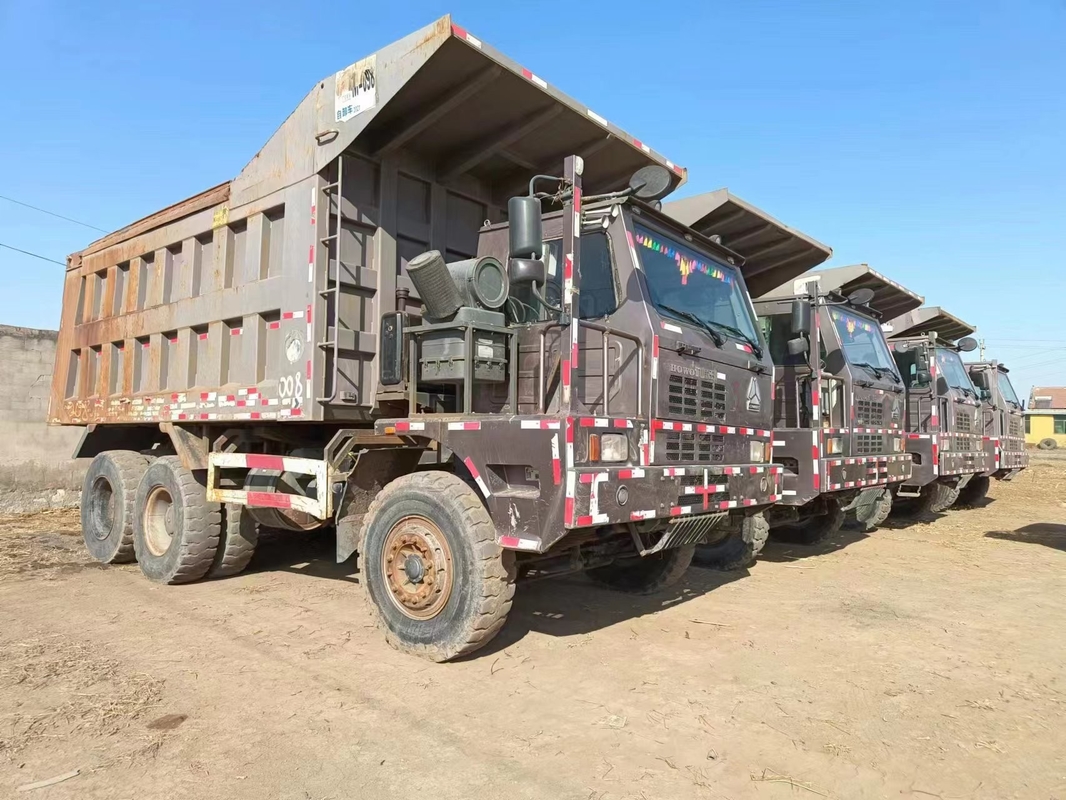 Camion à benne basculante d'exploitation de HOWO avec 80 - 120 tonnes occasion le camion à vendre