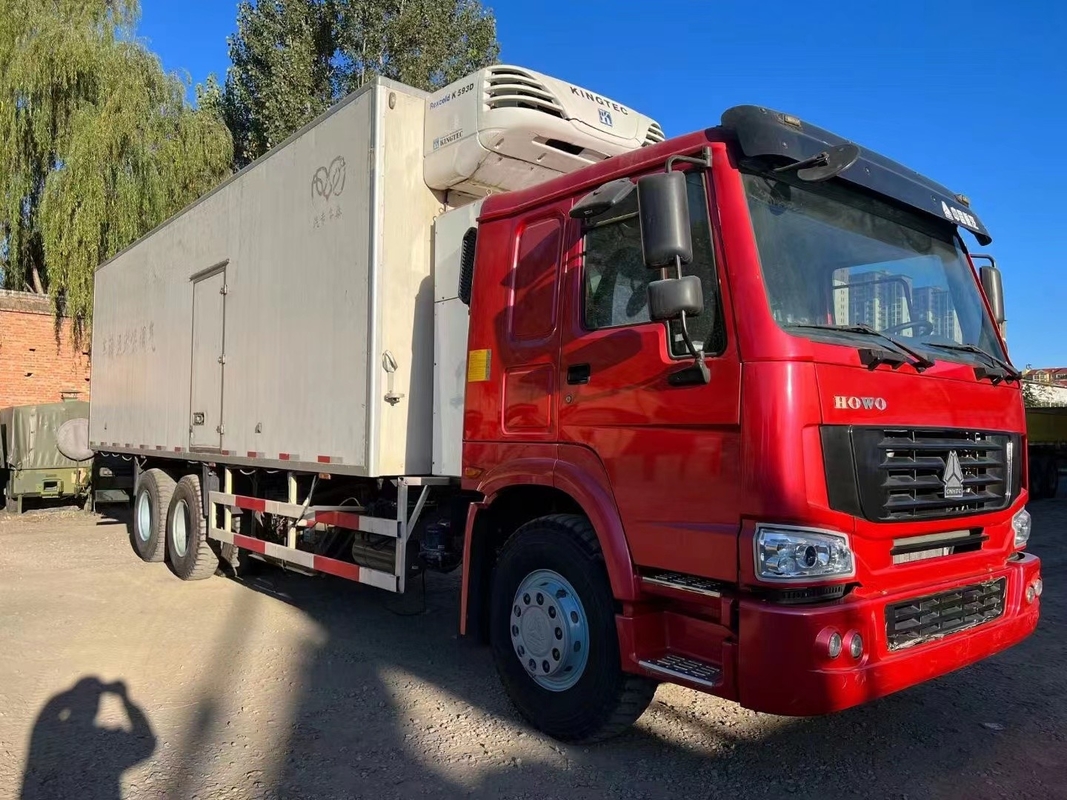 Camion réfrigéré de conteneur de congélateur de camion de réfrigérateur utilisé par 6*4 de roues de HOWO 10 à vendre