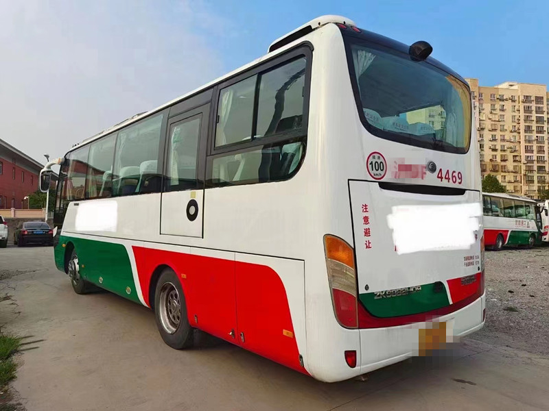 2015 l'année 37 places ont utilisé des moteurs diesel d'autobus d'entraîneur de l'autobus ZK6888 de Yutong pour le transport
