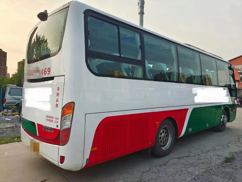 2015 l'année 37 places ont utilisé des moteurs diesel d'autobus d'entraîneur de l'autobus ZK6888 de Yutong pour le transport