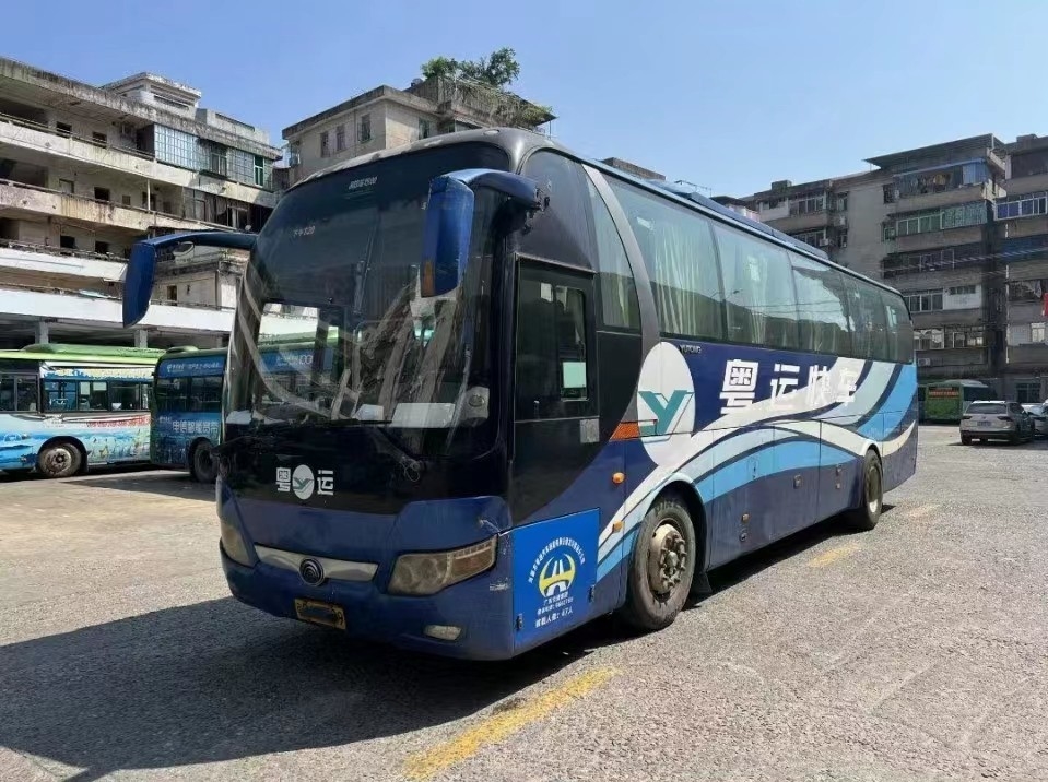 La navette utilisée Yutong ZK6110 a employé des portes de l'autobus deux de moteur d'arrière de l'autobus 49-51seater d'église