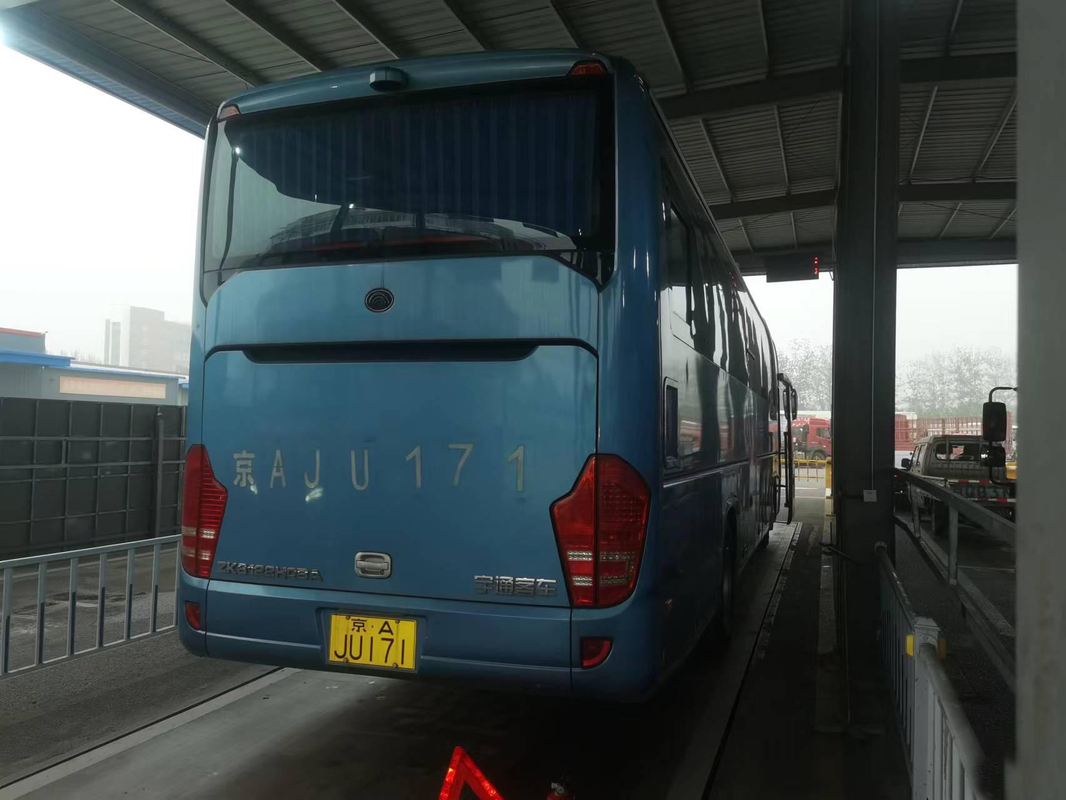 L'autobus de luxe de Yutong d'occasion de sièges de Bus Rhd Lhd 55 d'entraîneur a utilisé l'autobus de centre urbain à vendre