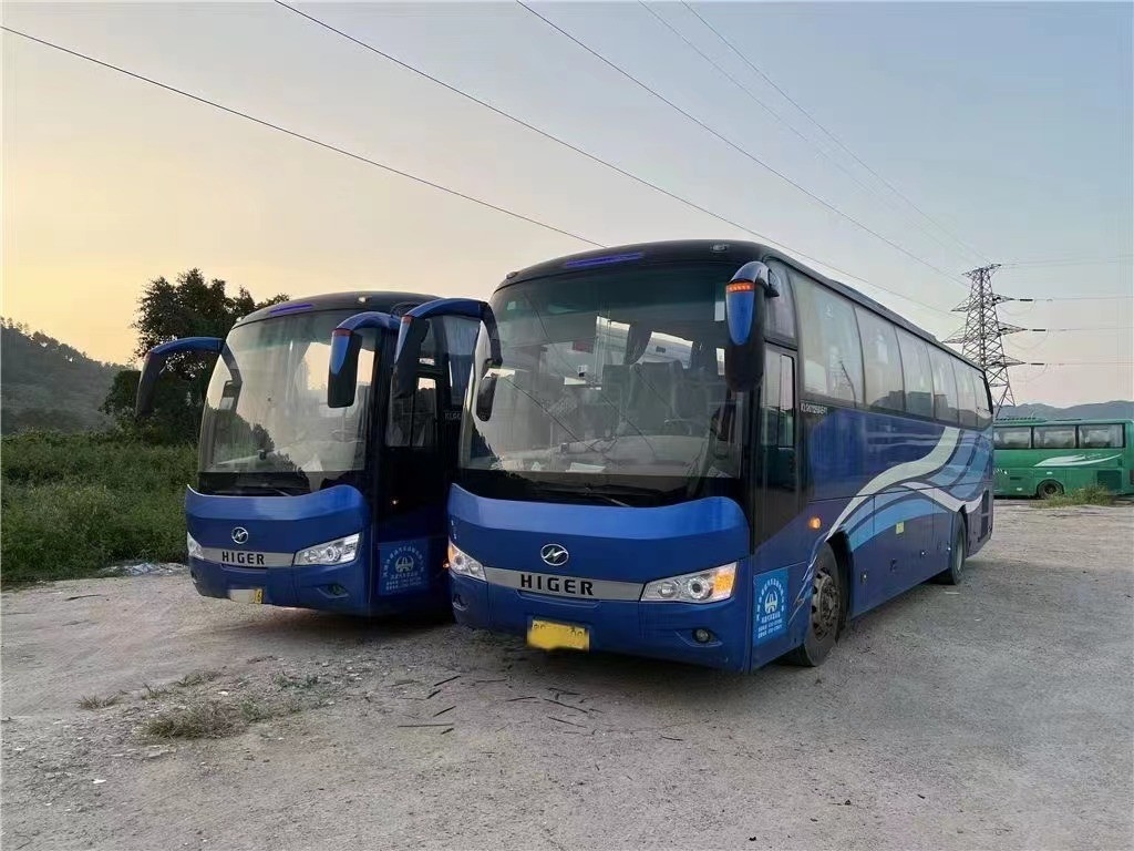 D'entraîneur de Bus 49 de sièges autobus de passager utilisé par autobus de luxe de Kinglong d'occasion à vendre l'euro 3