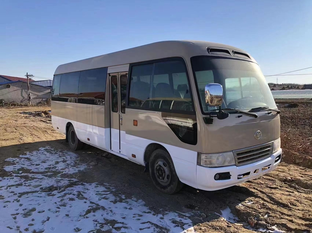 La main gauche utilisée d'autobus de caboteur de Toyota conduisent le mini autobus de caboteur diesel de toyota à vendre