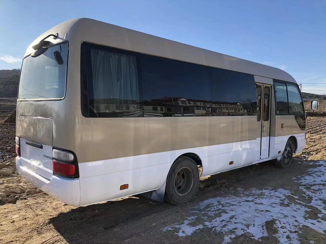 La main gauche utilisée d'autobus de caboteur de Toyota conduisent le mini autobus de caboteur diesel de toyota à vendre