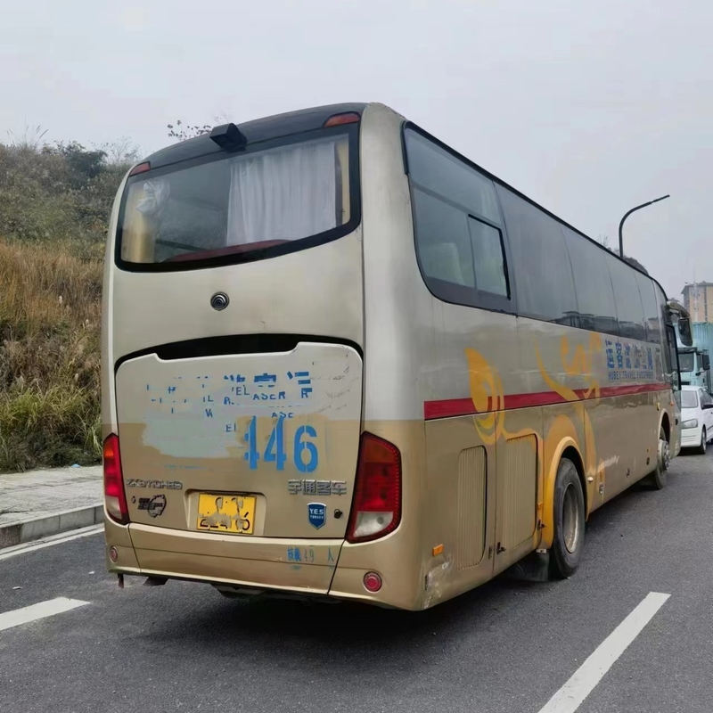 la 2ème marque Yutong 49seater du car ZK6110 de main a utilisé le moteur simple de Yuchai de portes d'autobus de voyage