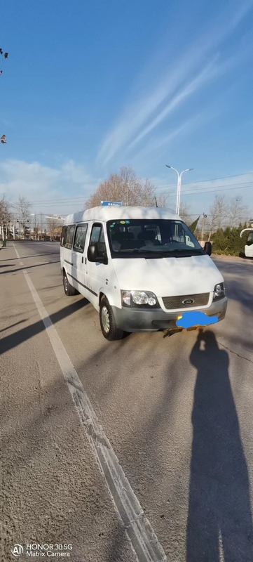 Mini Vans utilisé 2015 ans a employé la transmission Mini Bus 15 Seater de Ford Hiace Mini Bus Manual