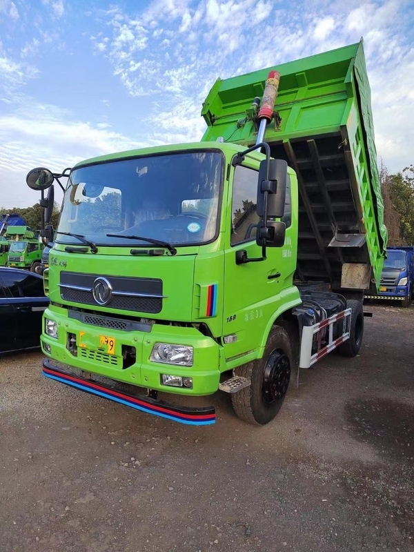 Le déchargeur utilisé laissé de la marque 4x2 de Dongfeng de camion à benne basculante a utilisé les camions à benne basculante de faible puissance